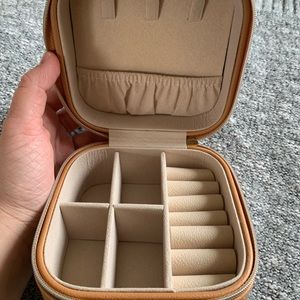 Samara portable Vegan leather Jewelry box